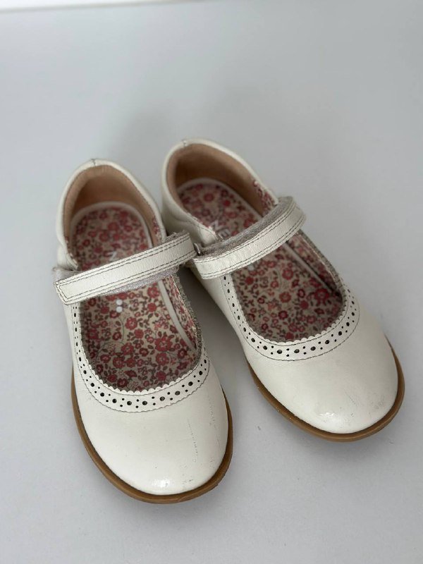 Куртки 2-5 лет, Кеды Adidas Самбо, Туфли Next 9-10 размер 6