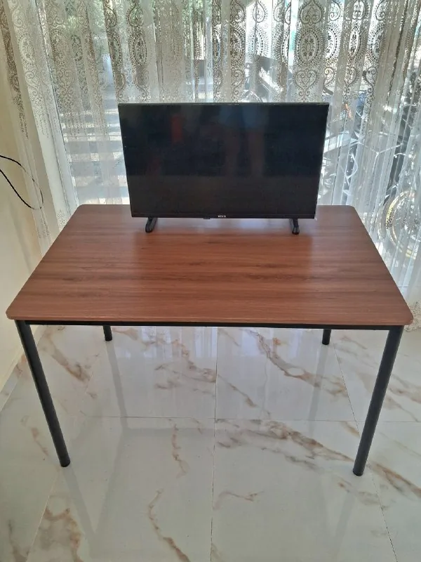 Стол IKEA 1