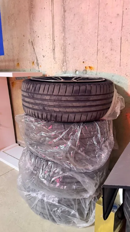 ორიგინალი დისკების კომპლექტი 225/40 R19, 255/35 R19 1