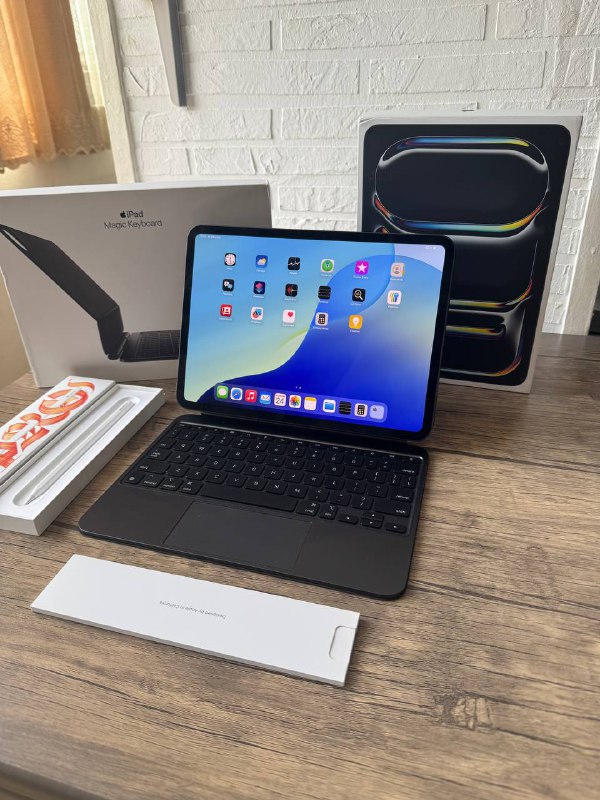 iPad Pro 11 Inch M4 256 GB с Pencil Pro и Magic Keyboard 2