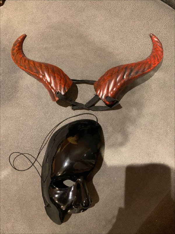 Рога и маска на хэллоуин