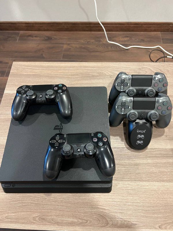 PlayStation 4 Slim, геймпады, зарядная станция 2
