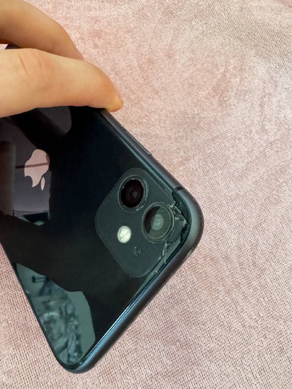 iPhone 11 128Гб с оригинальным проводом и зарядкой 8