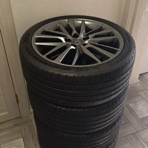 Колеса Toyota Camry R19, шины Dunlop, диски