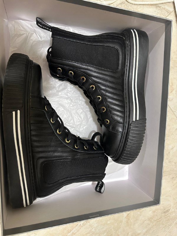 Женские ботинки Pollini из натуральной кожи, размер 38 7