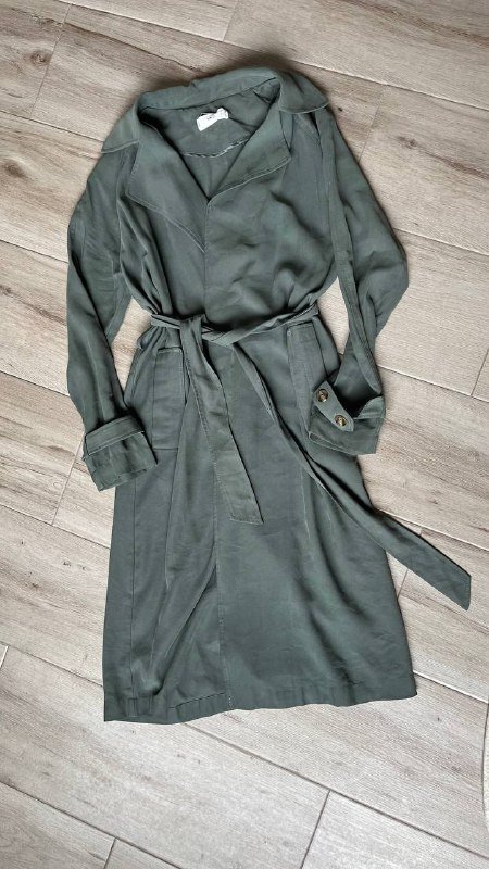 лёгкий тренч Mango, чёрный костюм, зелёный костюм 2