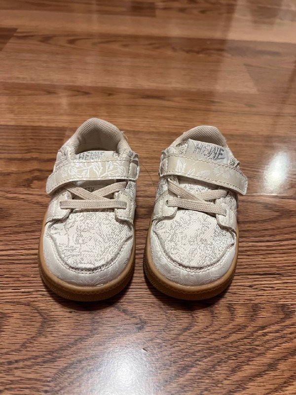 Детские кроссовки и сандалии