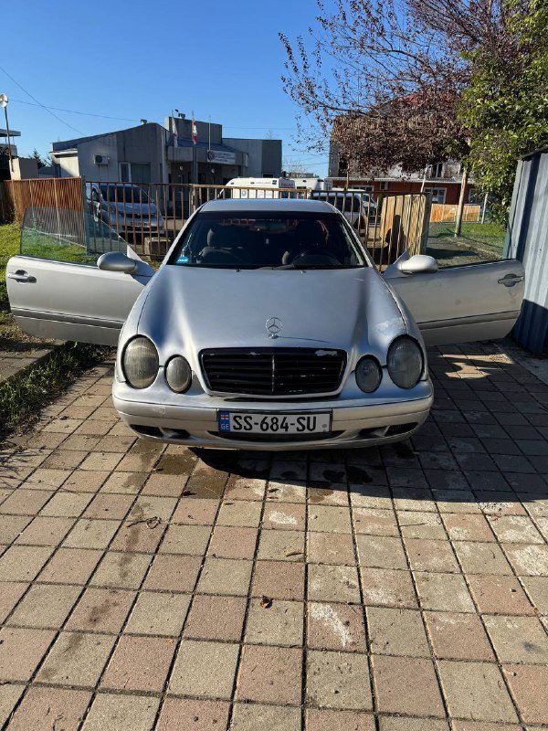 Автомобиль Mercedes на газу/бензине