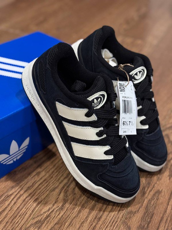 Женские кроссовки Adidas