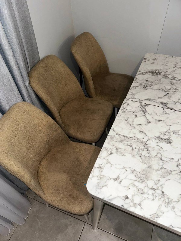 Раздвижной стол и 5 мягких стульев 3