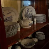 Фарфоровый сервиз, тарелки, блюда, супница, соусник 3