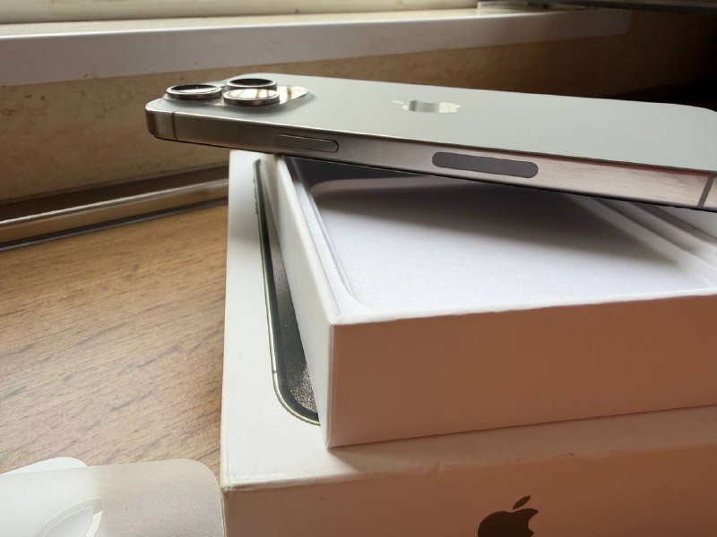 iPhone 15 Pro Max Silver titanium 256 GB 4