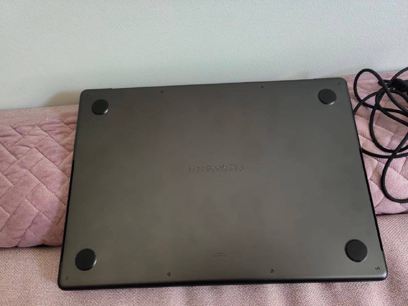 Macbook Pro 14" M4, 16GB RAM, 1TB SSD 2