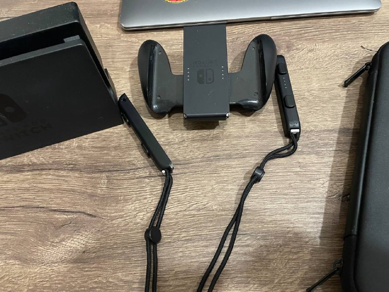 Nintendo Switch, геймпад Dobe и аксессуары 3