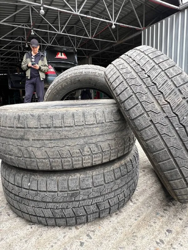 Комплект шин RoadX 225/65 R17 1