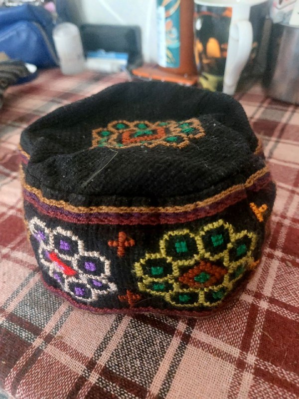 Футболка, грузинская шапочка, обувь, чайник, охлаждатель, гладильная доска 2
