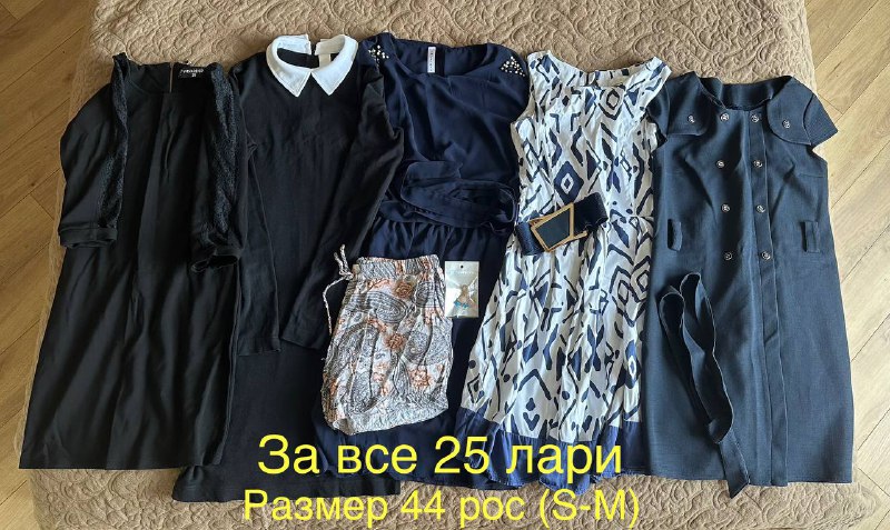 Пять мини платьев, шортики и сережки