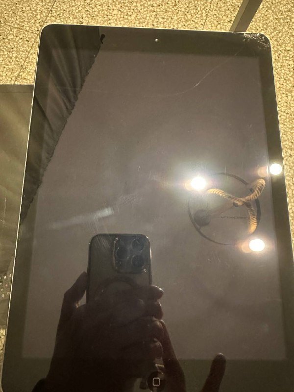 iPad 32 Gb с незначительными трещинами на экране 4