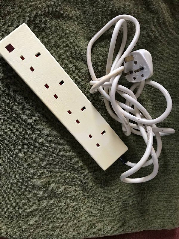 Удлинители, женская ветровка, гриль, крем, электрочайник, сумочка, джемпер 1