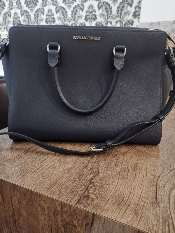 Сумка Karl Lagerfeld, юбка Karen Millen, рубашка Terranova, брюки Tommy Jeans, джоггеры утепленные