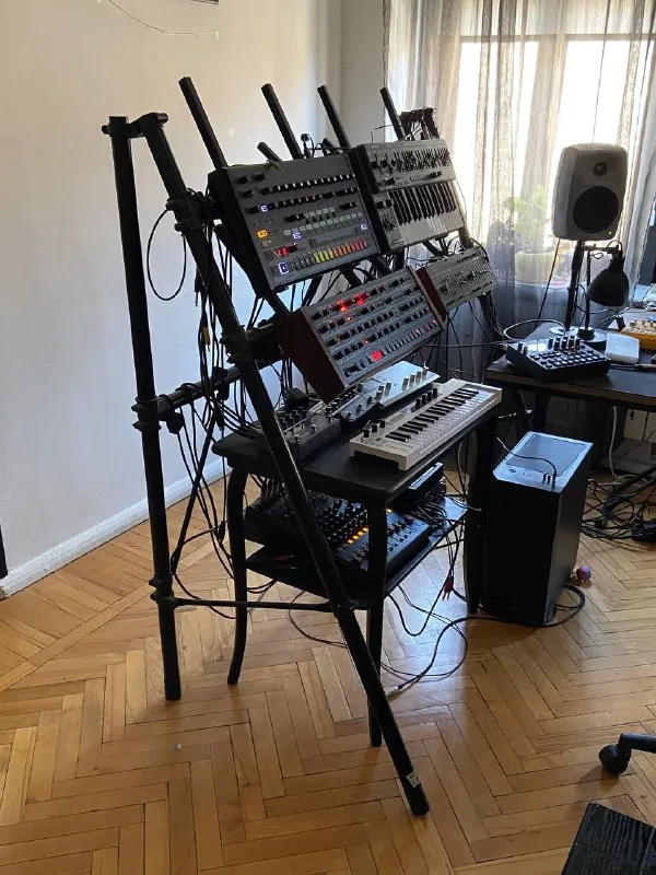 Prophet 6 desktop, Behringer RD8 MK2, TD-3, RD-6, Yamaha 12XU mixer 1