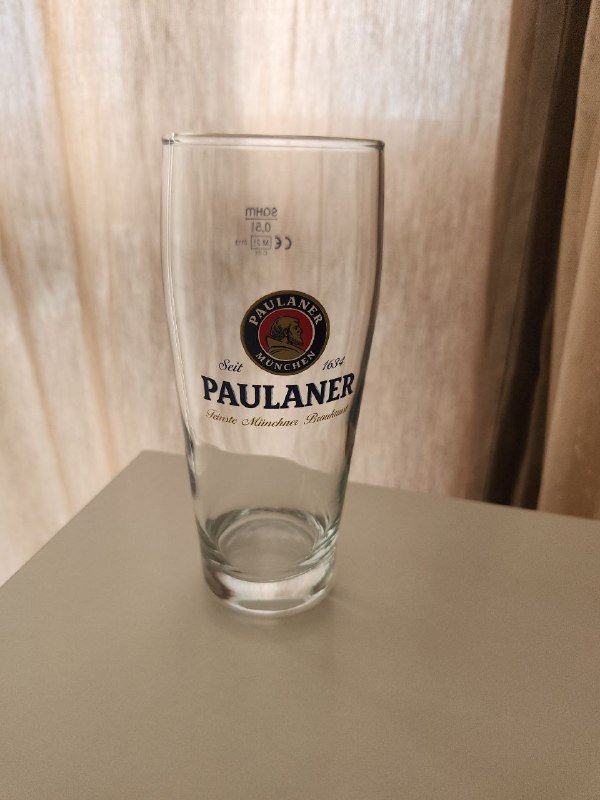 Ваза, стаканы, баночки, шкатулки, полотенце, бигуди, бокал Paulaner, стакан виски, рюмки, банка 9
