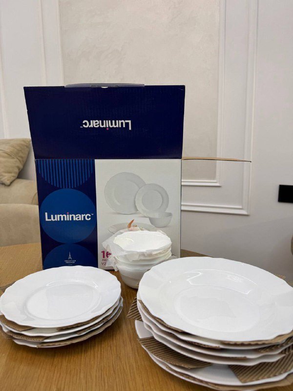 Набор тарелок Luminarc, чашка с крышкой, стеклянная бутылка, баночки, сковорода TVS, силиконовый коврик для суши, овощечистка