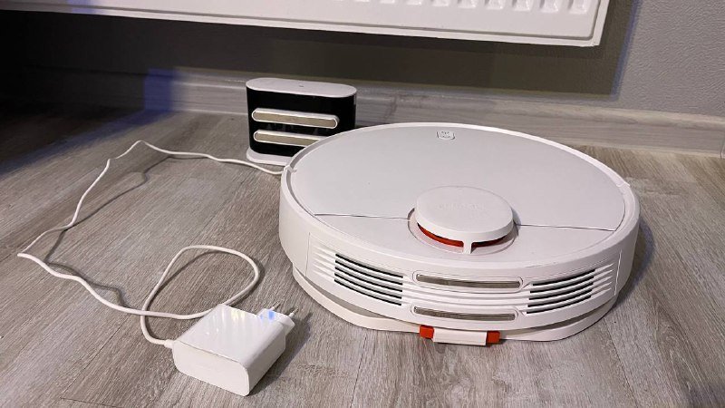 стол б/у, тумбочка, кресло, зеркало, рамки, светильники 6