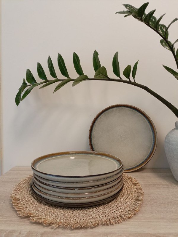 тарелки керамические большие и маленькие, кружки