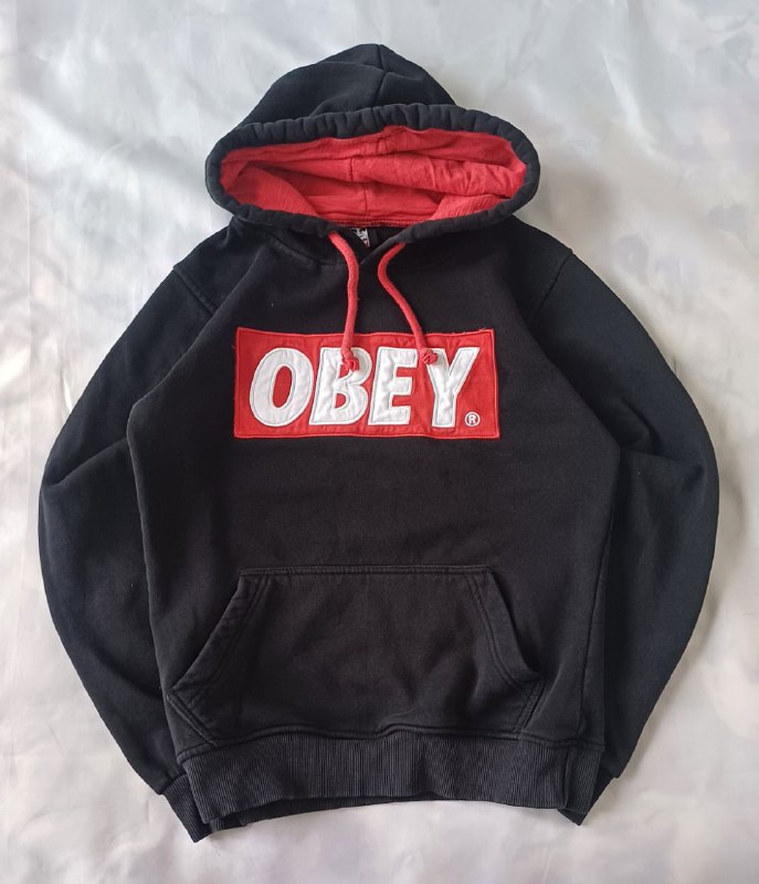 Obey sweater size S