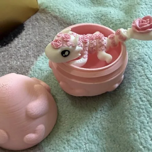 Игрушка дракон с яйцом