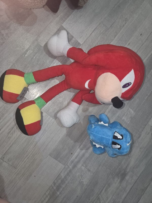Various stuffed toys and pillows 10