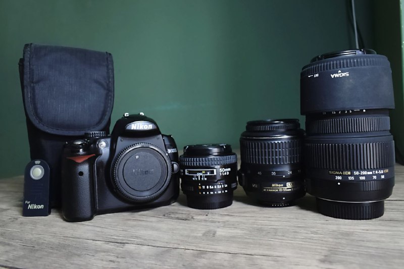 Фотоаппарат Nikon d5000 с объективами и вспышкой