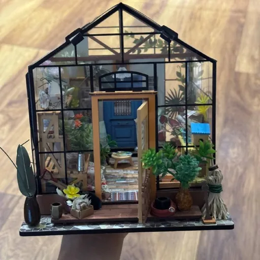 Light-up toy house