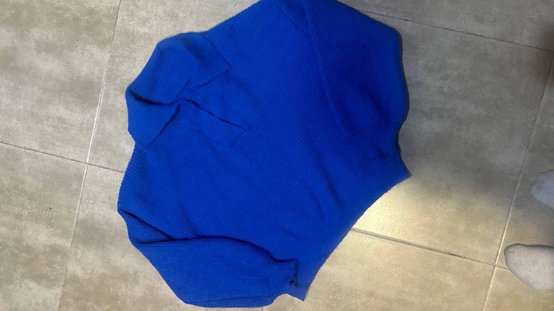 Синий свитер женский