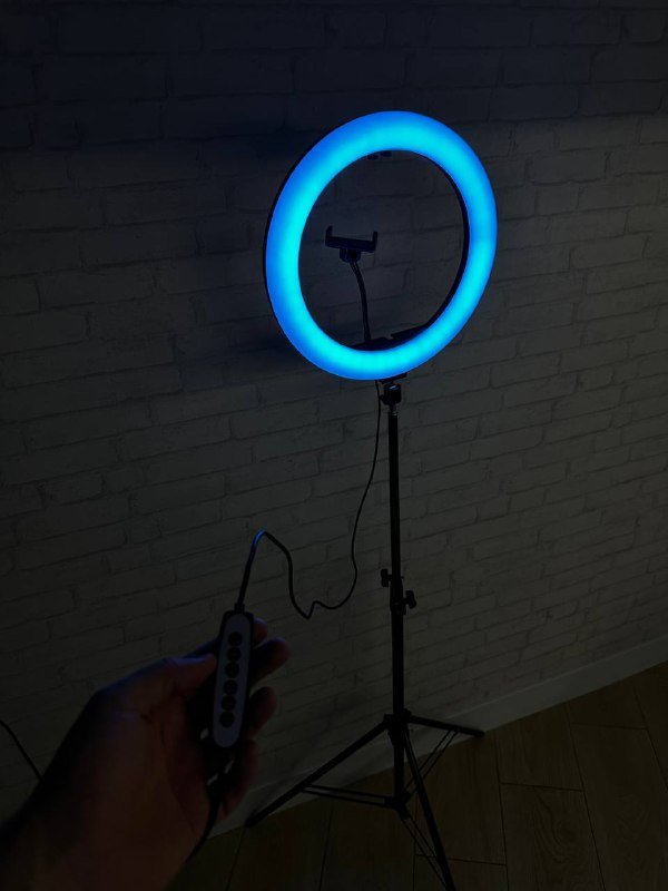 Кольцевая лампа RGB с пультом и креплением для телефона 4