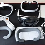 VR очки Apple Vision Pro, контроллеры PlayStation VR2 4
