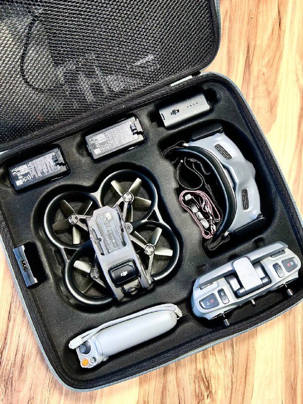 DJI AVATA PRO VIEW COMBO FPV drone with accessories 3