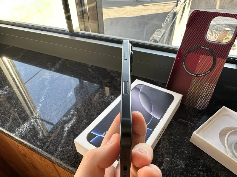 iPhone 16 Pro Max 256 GB Black Titanium 1