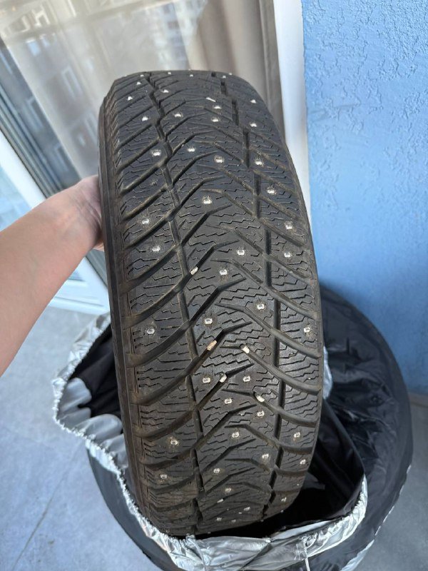 Шины зимние R16 205/65 Yokohama на шипах комплект 4 шт 2