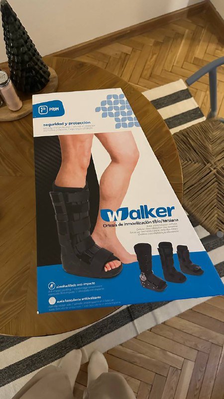 Ортопедический сапог Walker с костылями