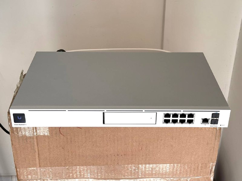 Контроллер коммутатор UniFi Dream Machine Pro UDM-PRO