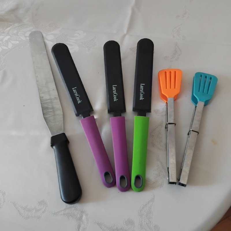 Кухонные лопатки и нож