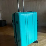 Два чемодана L размера 3