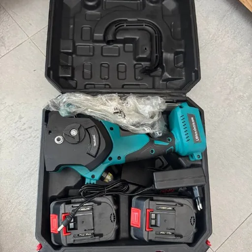 Аккумуляторная мини пила Makita