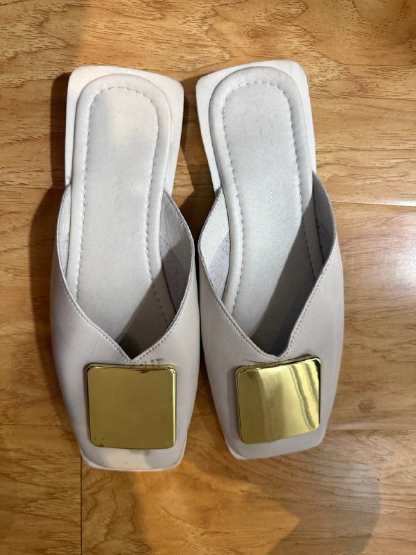 Чёрные штаны размер S, бежевые штаны размер S, розовая шуба размер M, корсет размер S, розовое платье USP polo 7-8 лет, красное платье mayoral 8 лет, резиновые сапоги 31-32 размер с шерстяной вкладкой 10