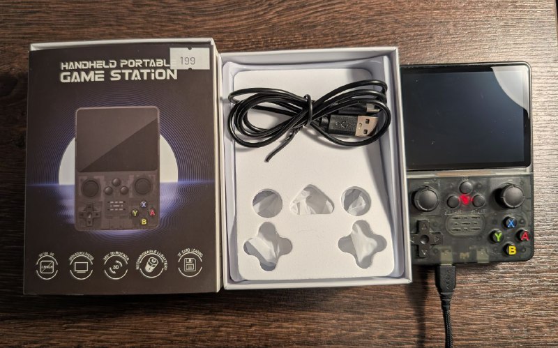 Портативная игровая консоль r35s для эмуляции ретро игр 3