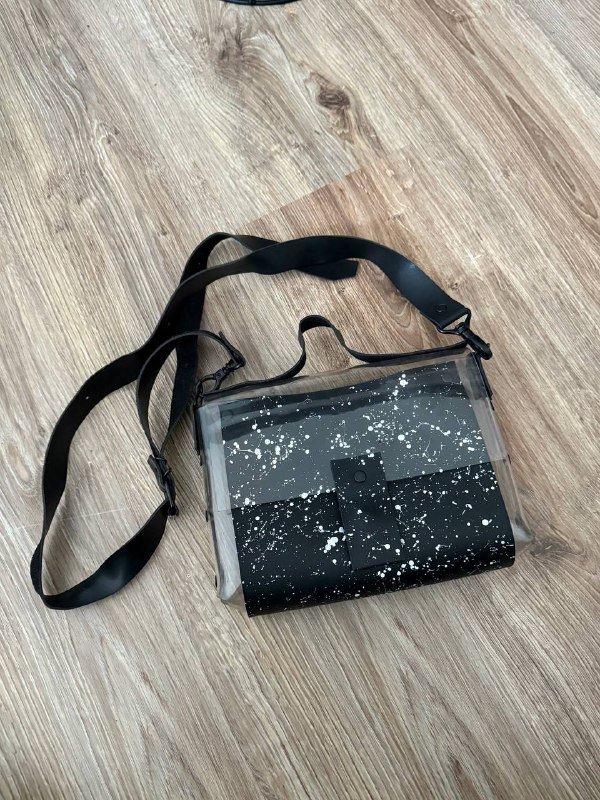 Сумочка черная с белыми пятнами