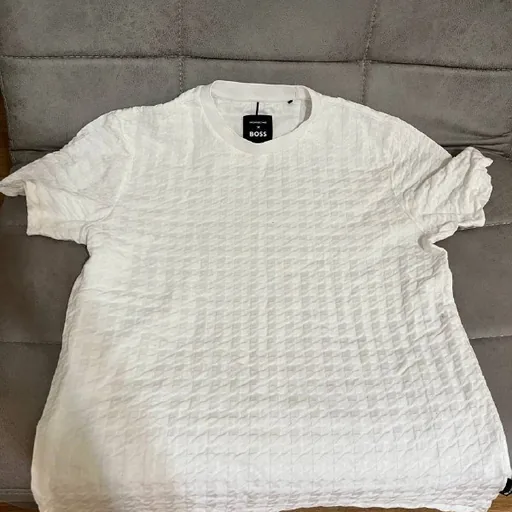 Футболки Porsche x BOSS, Armani Exchange, Zara
