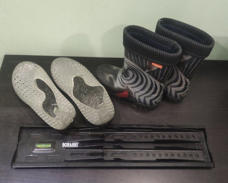 Кронштейн для телевизора, детские резиновые сапоги, аквашузы